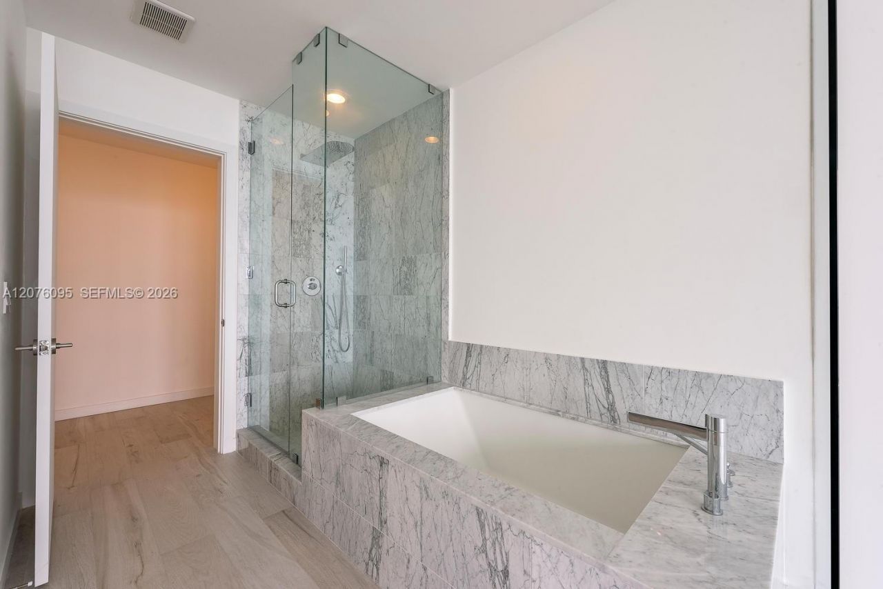 480 NE 31st St, Unit 2101, Miami, FL 33137 Photo