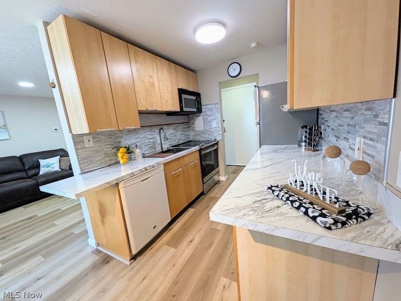 1402 Golden Gate Boulevard, Unit G201, Mayfield Heights, OH 44124 Photo 11