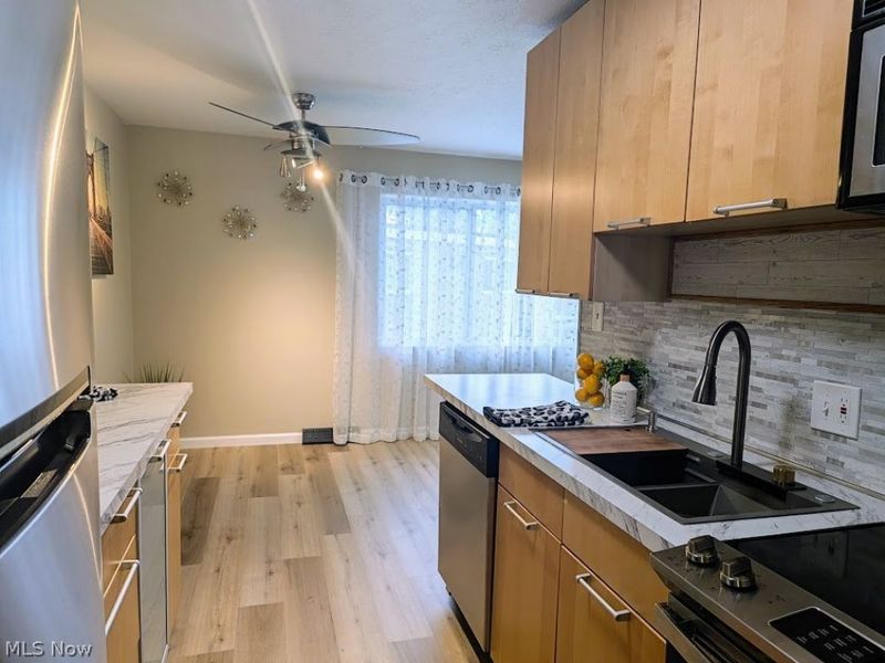 1402 Golden Gate Boulevard, Unit G201, Mayfield Heights, OH 44124 Photo 12