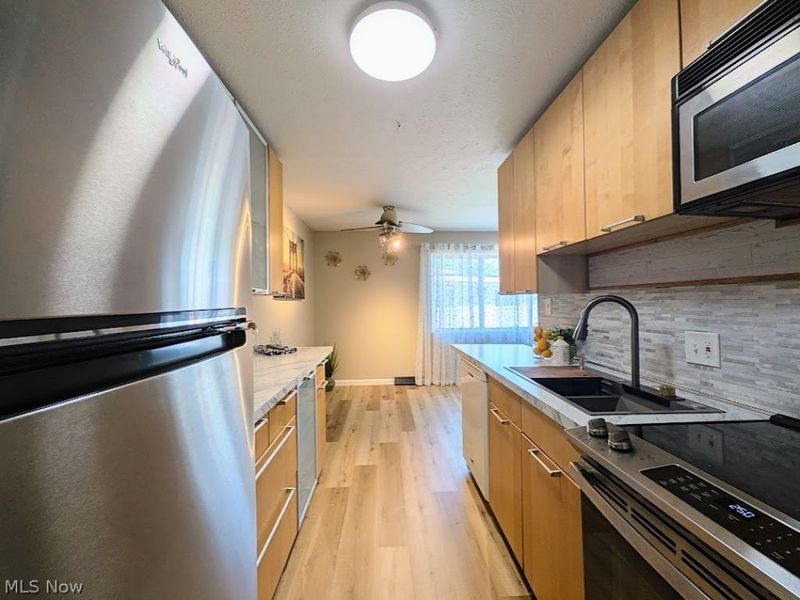 1402 Golden Gate Boulevard, Unit G201, Mayfield Heights, OH 44124 Photo 13