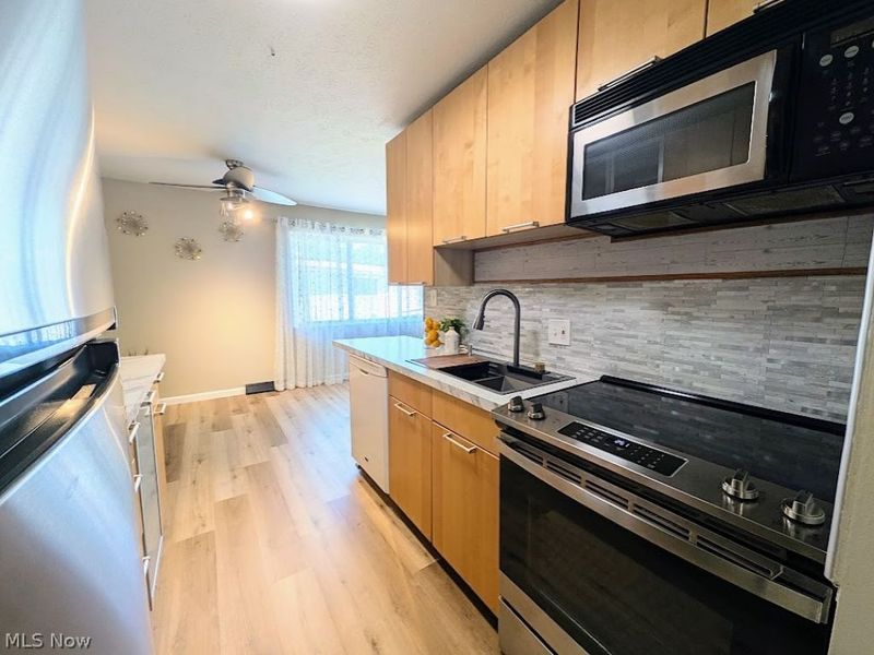 1402 Golden Gate Boulevard, Unit G201, Mayfield Heights, OH 44124 Photo 14