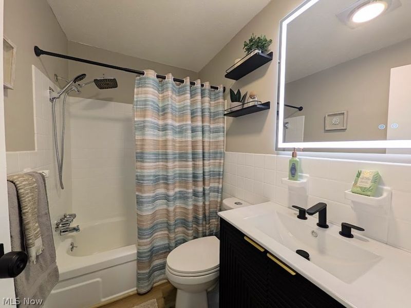 1402 Golden Gate Boulevard, Unit G201, Mayfield Heights, OH 44124 Photo 23