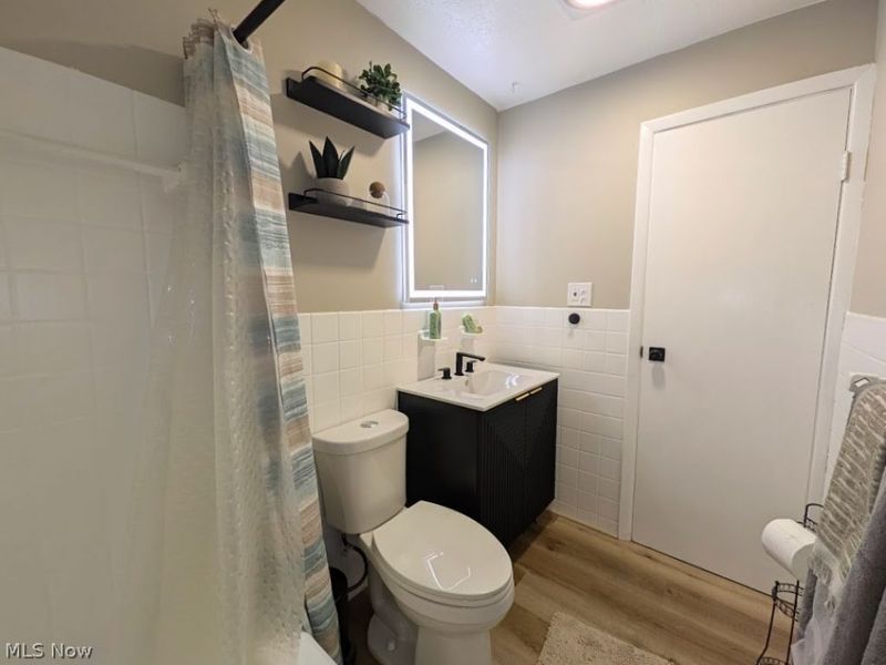1402 Golden Gate Boulevard, Unit G201, Mayfield Heights, OH 44124 Photo 24