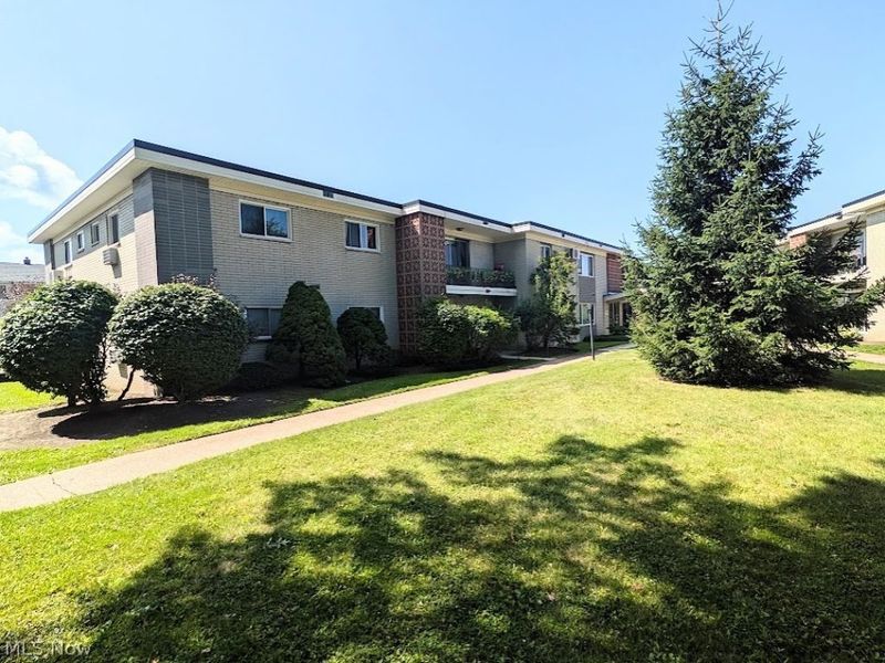 1402 Golden Gate Boulevard, Unit G201, Mayfield Heights, OH 44124 Photo 39