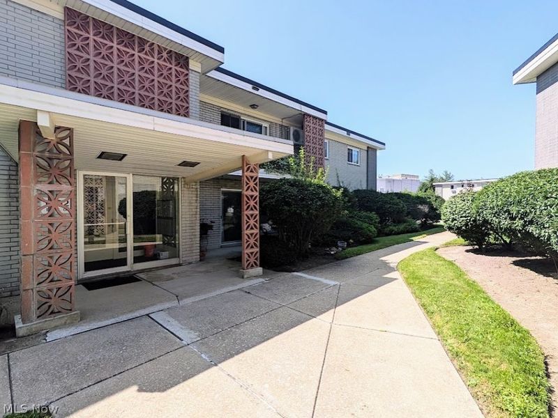 1402 Golden Gate Boulevard, Unit G201, Mayfield Heights, OH 44124 Photo 41
