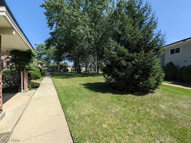 1402 Golden Gate Boulevard, Unit G201, Mayfield Heights, OH 44124 Photo 42