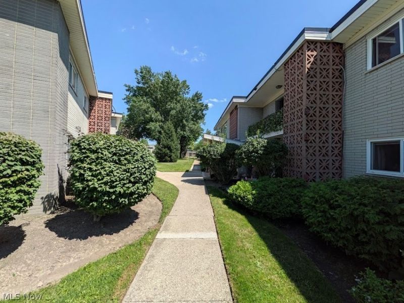 1402 Golden Gate Boulevard, Unit G201, Mayfield Heights, OH 44124 Photo 43