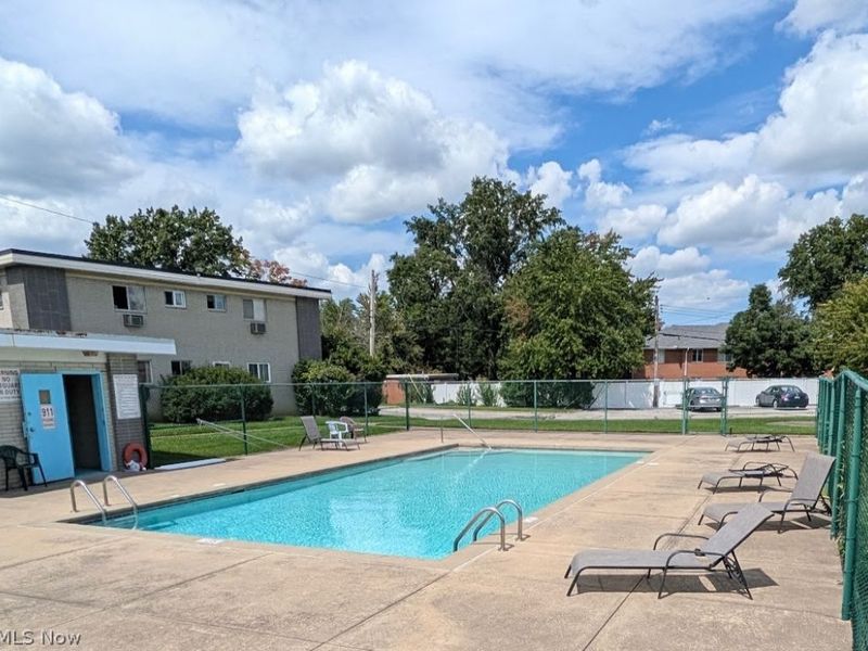 1402 Golden Gate Boulevard, Unit G201, Mayfield Heights, OH 44124 Photo 47
