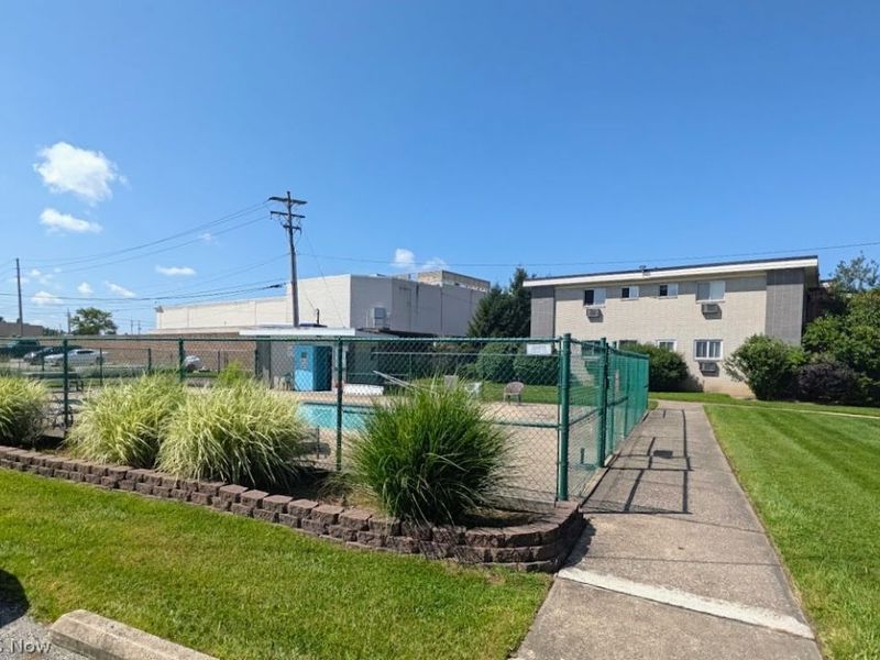 1402 Golden Gate Boulevard, Unit G201, Mayfield Heights, OH 44124 Photo 49