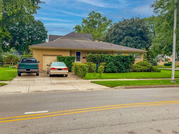 2105 E Kensington Road , Arlington Heights, IL 60004