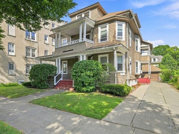 33 Kenwood Ter, Springfield, MA 01108