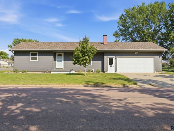 510 N 2nd St, Beresford, SD 57004