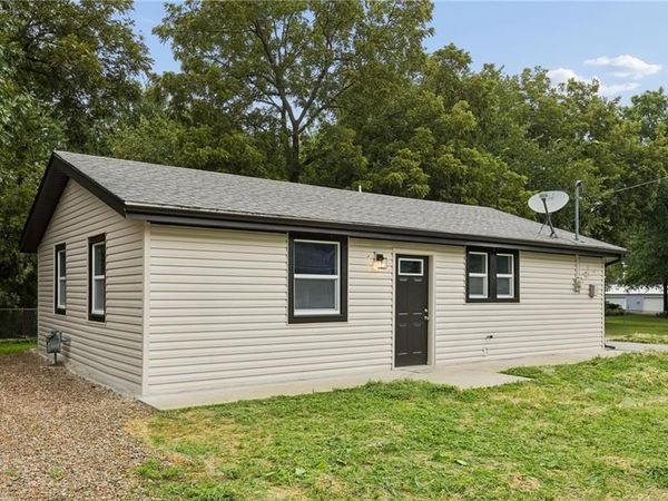623 E 7th Street, Tonganoxie, KS 66086