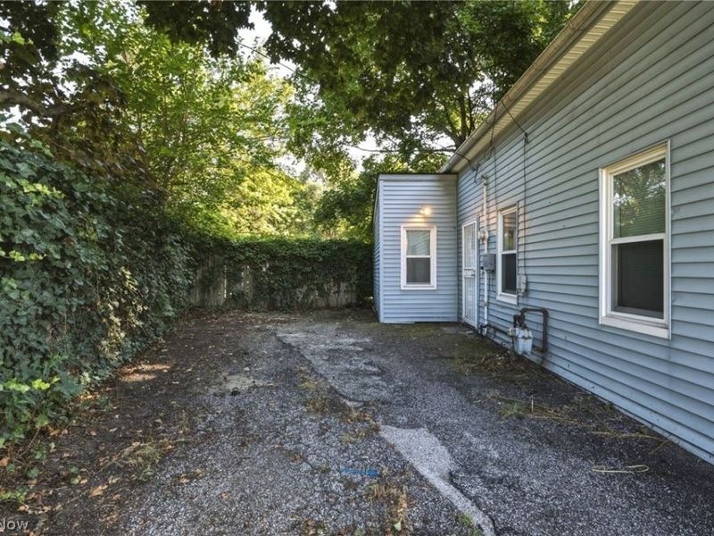 1963 Fulton Place, Cleveland, OH 44113 Photo 24