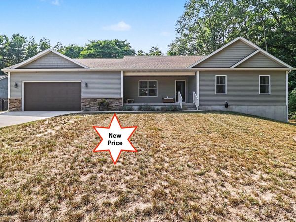 2047 N Lakeshore Drive, Ludington, MI 49431