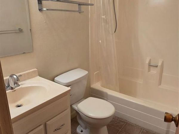 1075 7th Avenue NW, Hickory, NC 28601