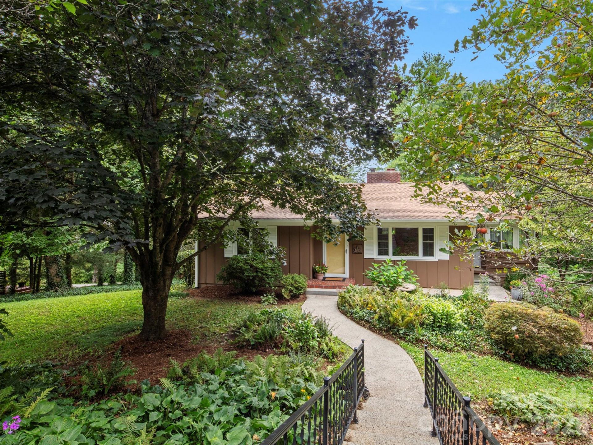 209 White Pine Drive, Asheville, NC 28805 Main Photo