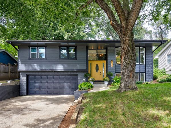 6525 Lincoln Avenue, Windsor Heights, IA 50324