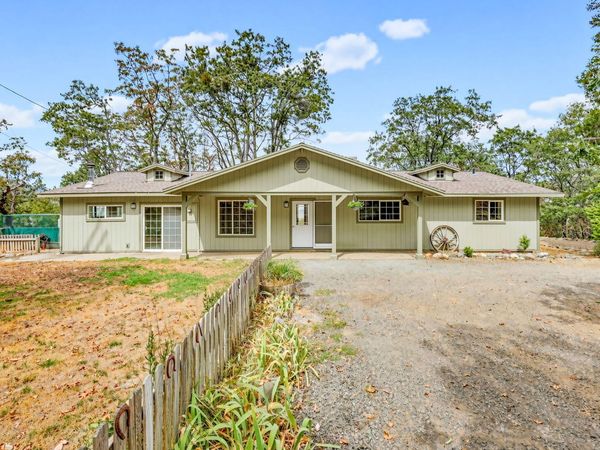 2590 Siskiyou Highway, Ashland, OR 97520