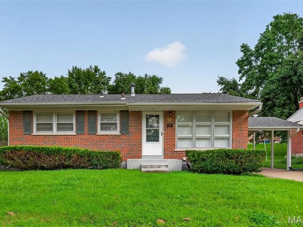 45 Barton Place, St Charles, MO 63301