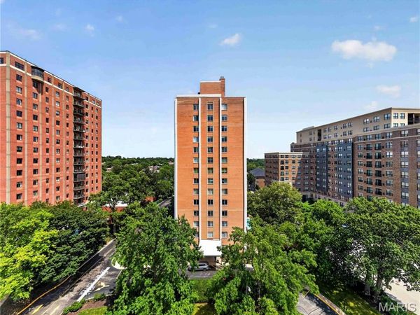 900 S Hanley Road, Unit 4C, Clayton, MO 63105