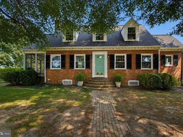 208 COLES POINT ROAD, HAGUE, VA 22469