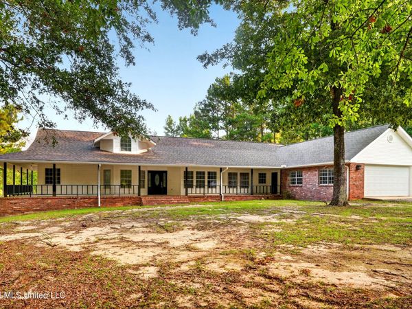 416 W Lamar Avenue, Poplarville, MS 39470