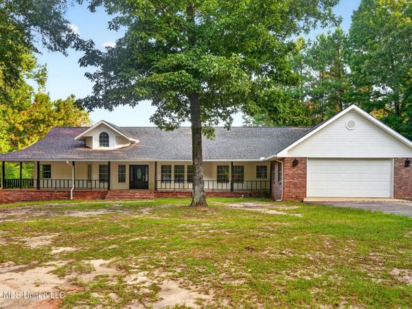 416 W Lamar Avenue, Poplarville, MS 39470