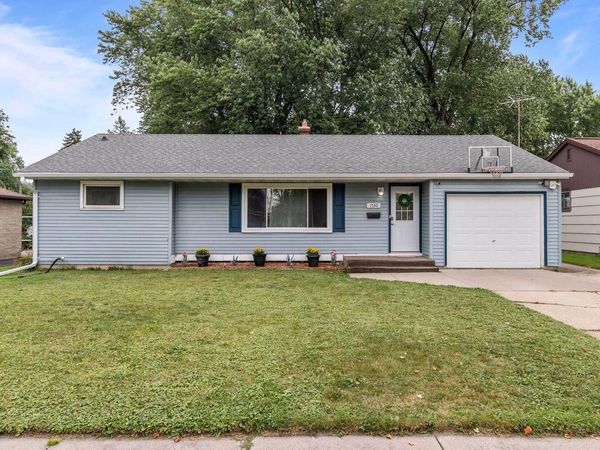 1530 S WALDEN AVENUE, Appleton, WI 54915