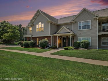 49086 W Woods Drive, Shelby Township, Mi 48317