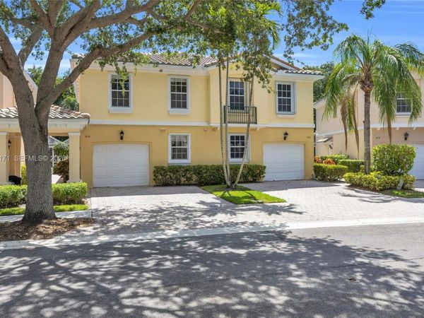 418 Capistrano Dr , Palm Beach Gardens, FL 33410