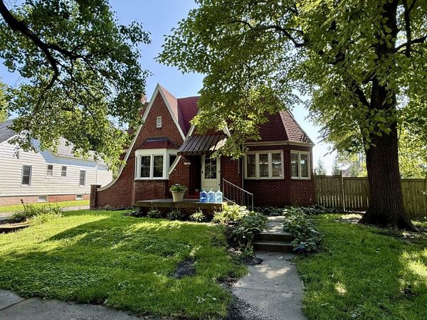 109 N Pine Street, Villa Grove, IL 61956