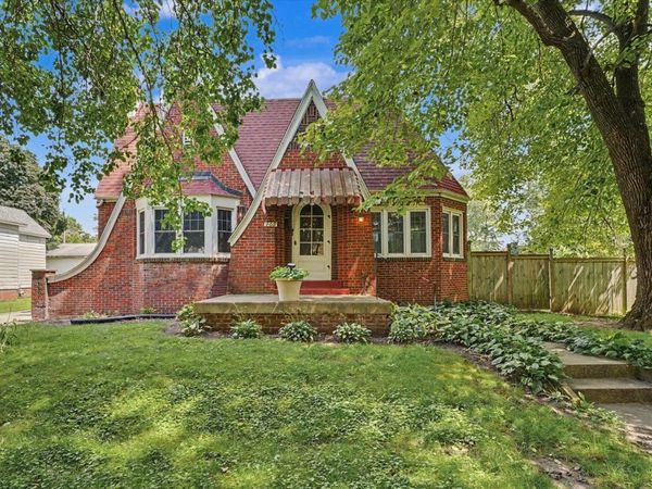 109 N Pine Street, Villa Grove, IL 61956