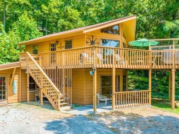 2033 Luzerne Drive , Gatlinburg, TN 37738