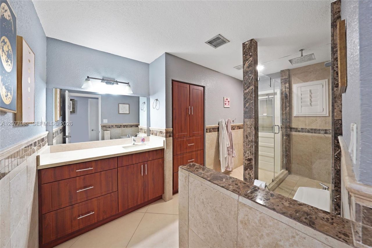 15290 SW 200th St , Miami, FL 33187 Photo