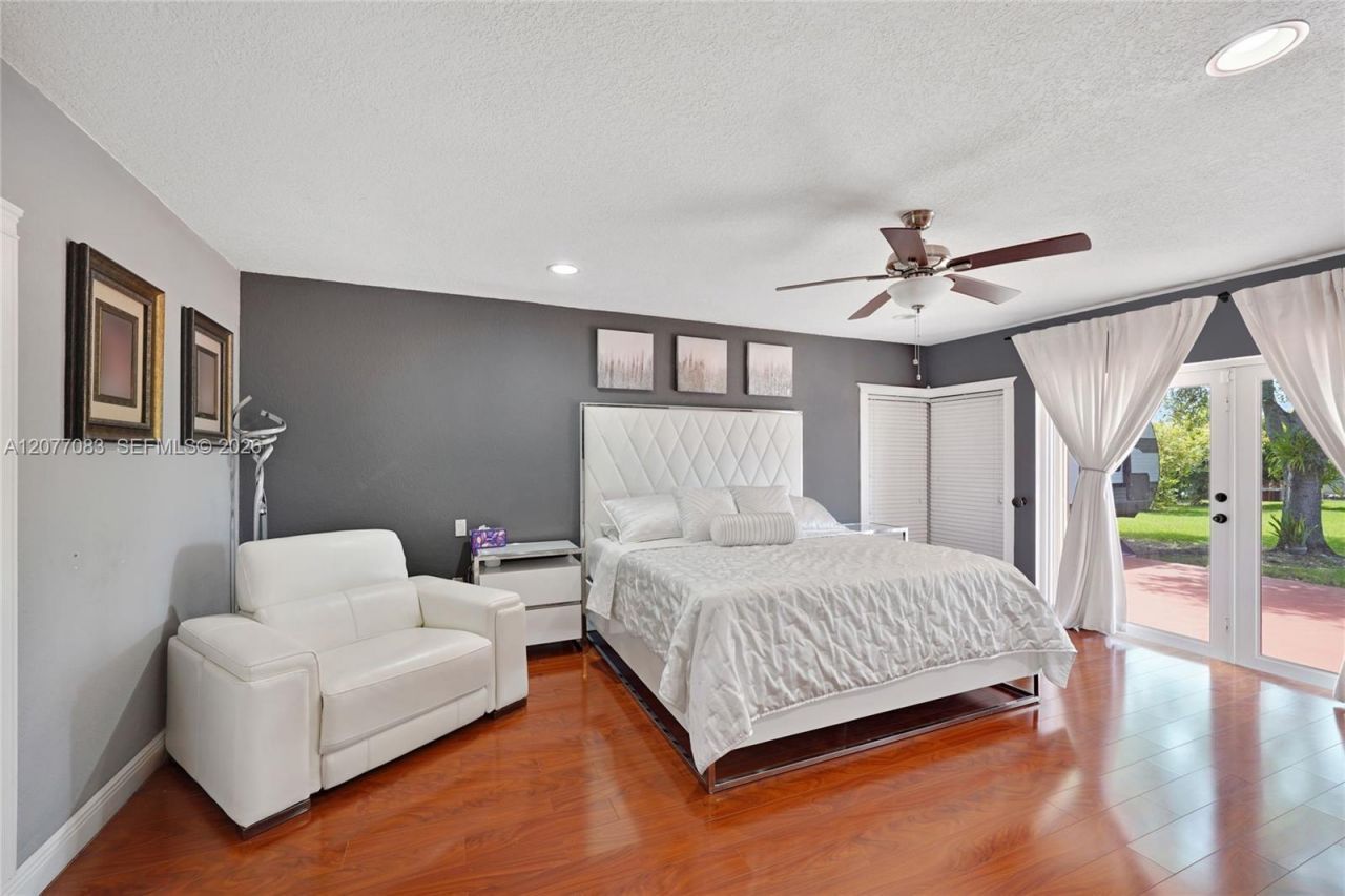 15290 SW 200th St , Miami, FL 33187 Photo