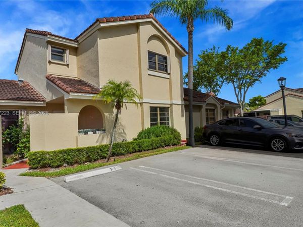 6538 NW 170th Ter , Hialeah, FL 33015