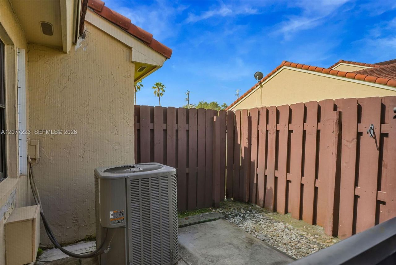 6538 NW 170th Ter , Hialeah, FL 33015 Photo