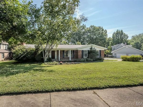 749 Chatelet Woods Drive , St Louis, MO 63135