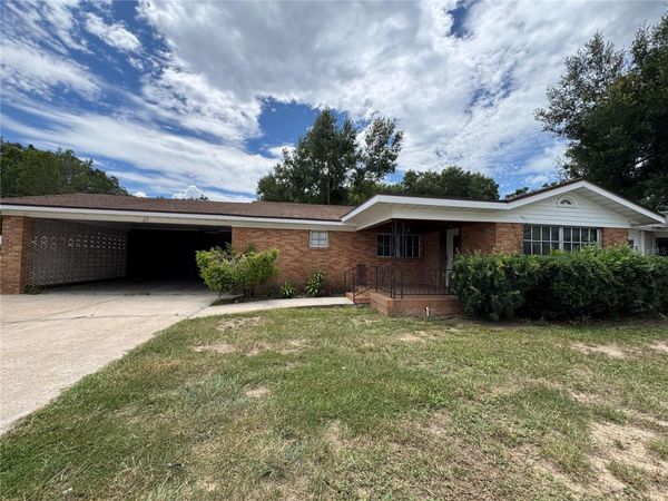 25 E STREET , FROSTPROOF, FL 33843