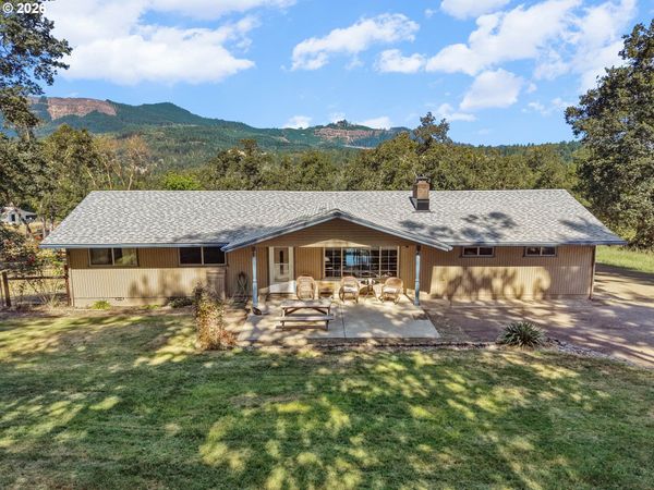2925 CLEVELAND HILL RD, Roseburg, OR 97471