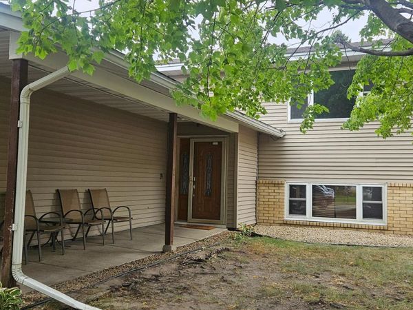 7040 71st Avenue N, Brooklyn Park, MN 55428