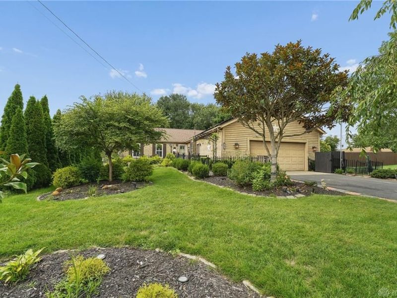 2400 Yuma Drive, London, OH 43140 Photo 1