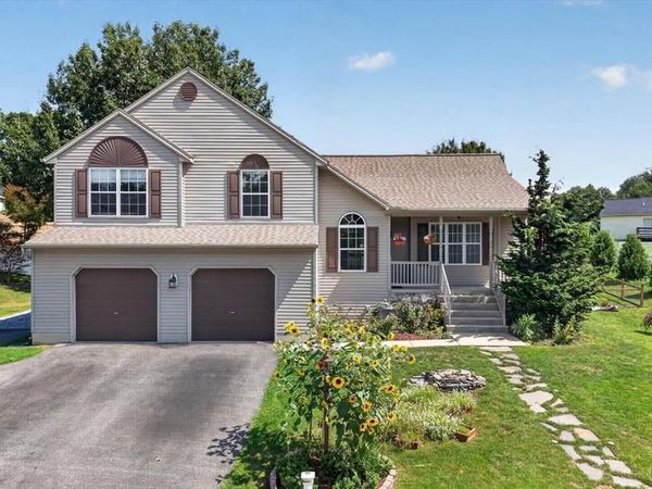 55 FARM LANE, MANCHESTER, PA 17345
