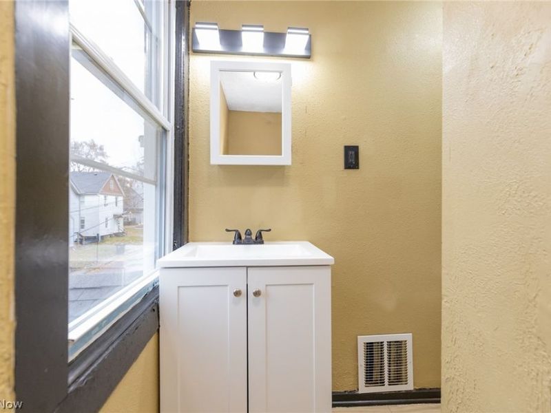 258 Oberlin Court, Akron, OH 44311 Photo 12