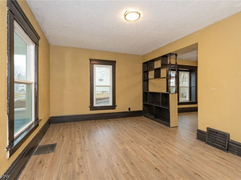258 Oberlin Court, Akron, OH 44311 Photo 2