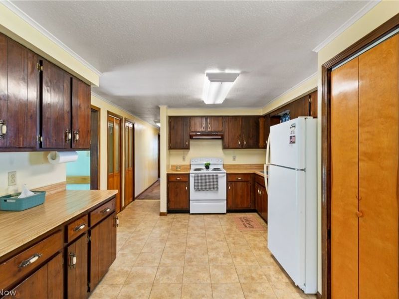 10685 Scotts Corners Road, Diamond, OH 44412 Photo 12