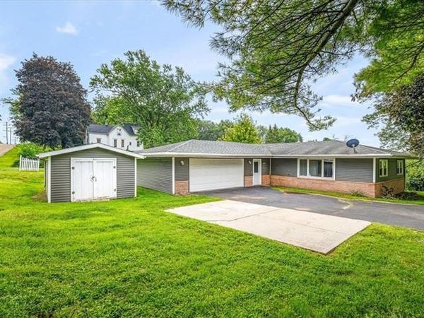 1905 S Walnut Road , Freeport, IL 61032