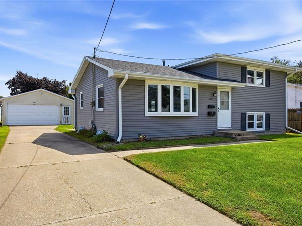 2101 Lauren Dr SW, Cedar Rapids, IA 52404