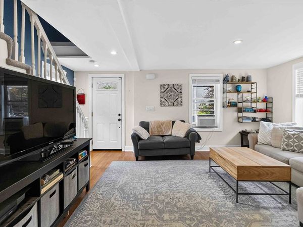 6 Carter Pl, Woburn, MA 01801